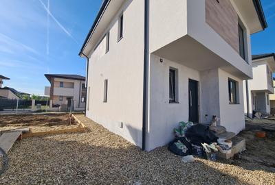 Casă individuală cu 4 camere cu Teren 250 Mp în Odăi - 12