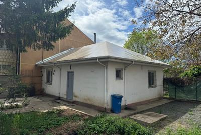 Oferim spre inchiriere casa situată în zona Inel 2, pe parter având 3 camere - 2
