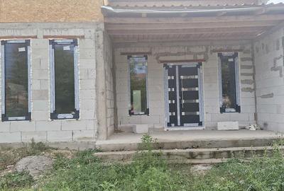 Casă cu 3 camere cu Teren 256 Mp în Central - 1