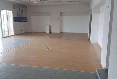 Spațiu comercial, de 530 mp, în Central - 6
