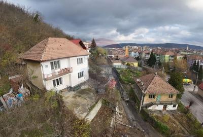 Casă individuală cu 5 camere cu Canalizare în Exterior Sud - 1