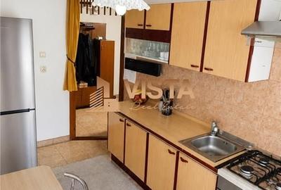 Apartament cu 3 camere în Florilor