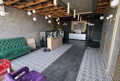 Spațiu comercial, de 80 mp, în Central - 4