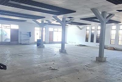 Spațiu comercial, de 3,000 mp, în Sântuhalm