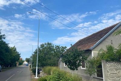 Casă cu 4 camere cu Teren 1080 Mp în Central