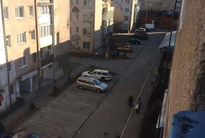 Apartament cu 2 camere decomandat în Băi - 2