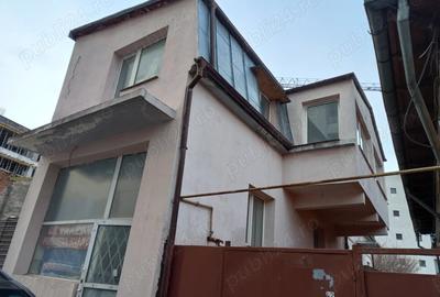 Casă cu 6 camere în Central - 4