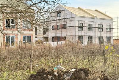 Casă individuală cu 6 camere cu Canalizare în Sud