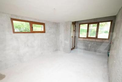 Casă cu 7 camere cu Teren 3000 Mp în Central - 3