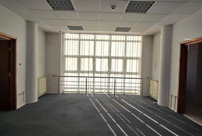 Spațiu comercial, de 1,432 mp, în Central - 16