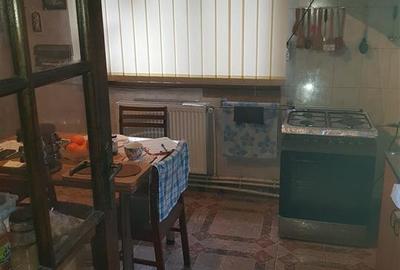 Casă cu 5 camere cu Canalizare în Central - 7