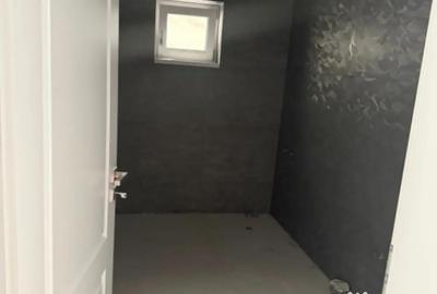 Casă cu 4 camere cu Teren 300 Mp în Malu Mare