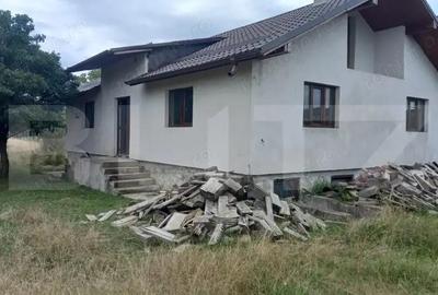 Casa 120 mp,cu 15 ari de teren extravilan, zona Livezile