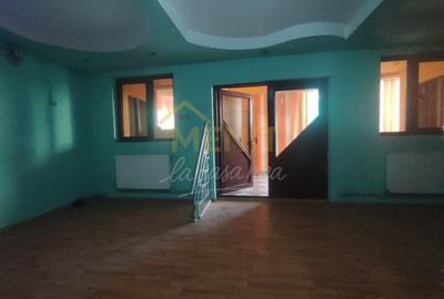 Casă individuală cu 5 camere cu Canalizare în Malu Roșu - 1
