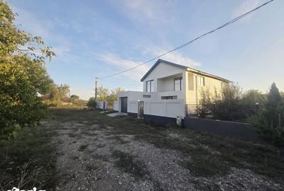 Casă cu 4 camere cu Teren 245 Mp în Costești - 2