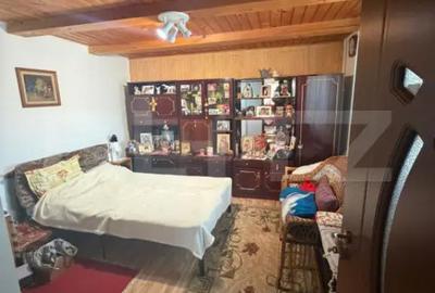 Casă cu 4 camere cu Teren 2200 Mp în Central