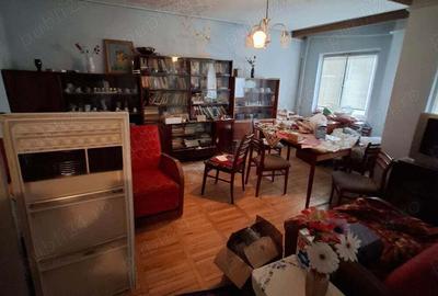 Apartament cu 3 camere decomandat în Govândari