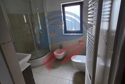 Casă cu 8 camere cu Canalizare în Central - 3
