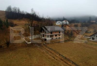 Casă cu 5 camere cu Teren 1615 Mp în Central