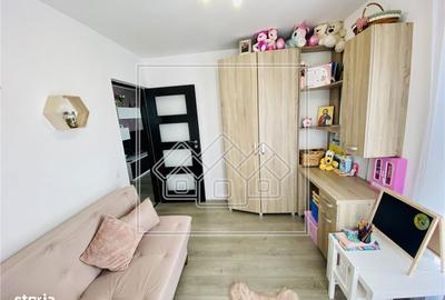 Apartament cu 3 camere semidecomandat în Central - 1