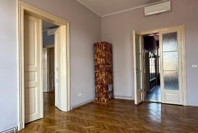 Apartament cu 5 camere decomandat în Sinaia - 2