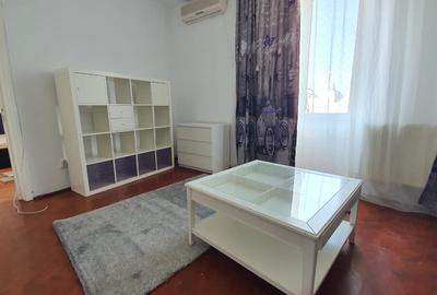 Apartament cu 2 camere decomandat, mobilat în P-ța Universității