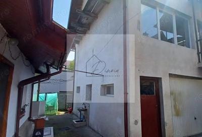 Casă cu 9 camere cu Canalizare în Noua - 1