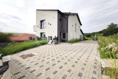 Casă individuală cu 4 camere cu Canalizare în Dezmir