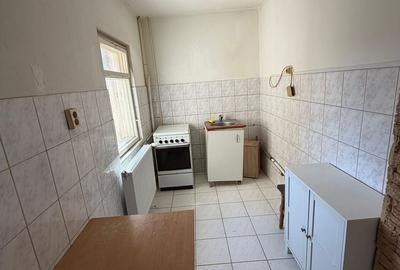 Garsonieră decomandată, mobilată în Confecții - 3
