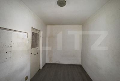 Apartament de vanzare, cu 3 camere, 43 mp, zona Dacia - 4