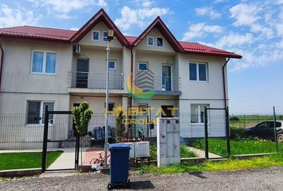 Duplex cu 4 camere cu Canalizare în Exterior Est - 1