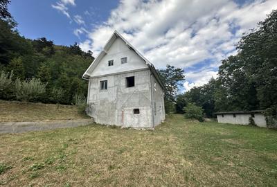 Casă individuală cu 7 camere cu Canalizare în Gura Râului - 9