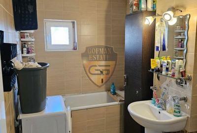 Apartament cu 3 camere semidecomandat în Km 4 - 4