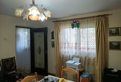 Casă cu 3 camere în Central - 2