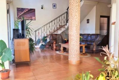 Casă cu 7 camere cu Teren 1520 Mp în Central - 4