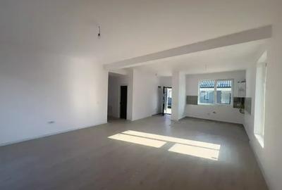 Casă cu 4 camere cu Teren 300 Mp în Tunari