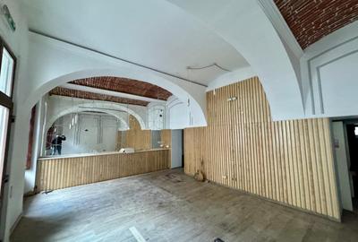 2 spatii in  Piata Unirii (84mp si 71mp) - 1