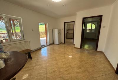 Casa cu 4 camere Bucium - 2