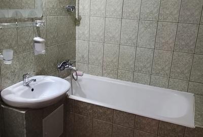 Apartament cu 3 camere în Micro 16