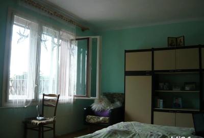 Casă cu 3 camere cu Teren 1800 Mp în Turnu