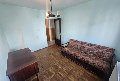 Apartament cu 4 camere decomandat în Micro IV - 17