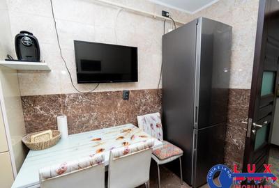 Apartament cu 3 camere decomandat în C5 - 11