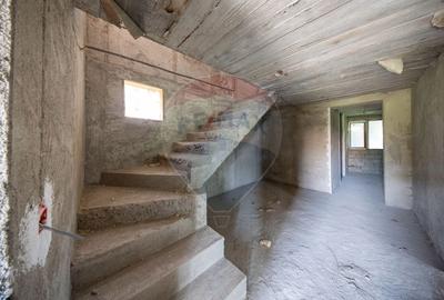 Casă individuală cu 8 camere cu Teren 622 Mp în Moieciu de Jos - 16