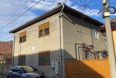 Casă cu 6 camere în Central - 1