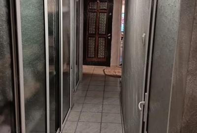 De vanzare apartament 3 camere decomandat zona I.C Frimu - 1