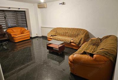 Apartament cu 3 camere decomandat, mobilat în Decebal - 5