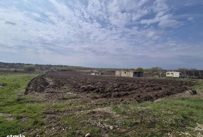 Teren de 3300 mp, în Periș - 1