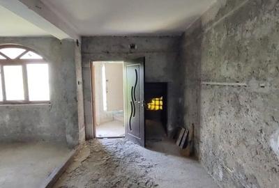 Casă cu 7 camere cu Canalizare în Sud - 7