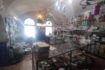 Spațiu comercial, de 600 mp, în Central - 8