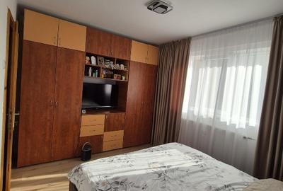 Apartament cu 3 camere semidecomandat, mobilat în Brazda lui Novac